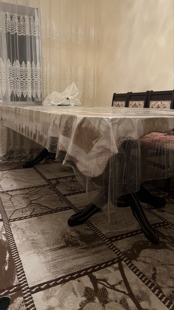 Продаем стол со стульями