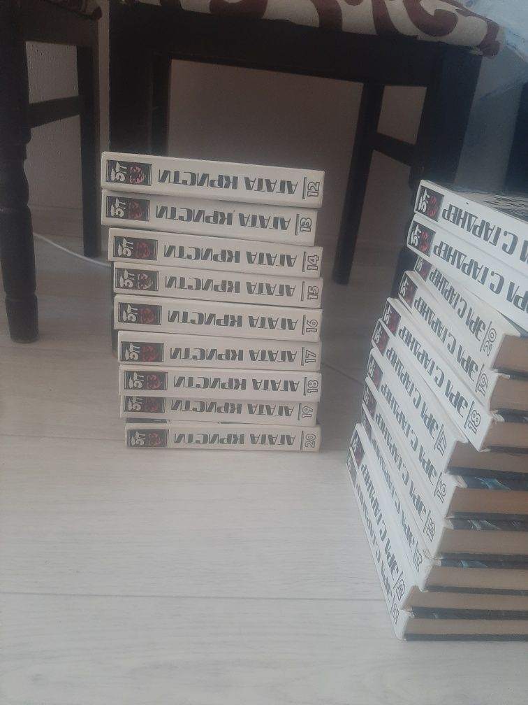 Продам книги детективы