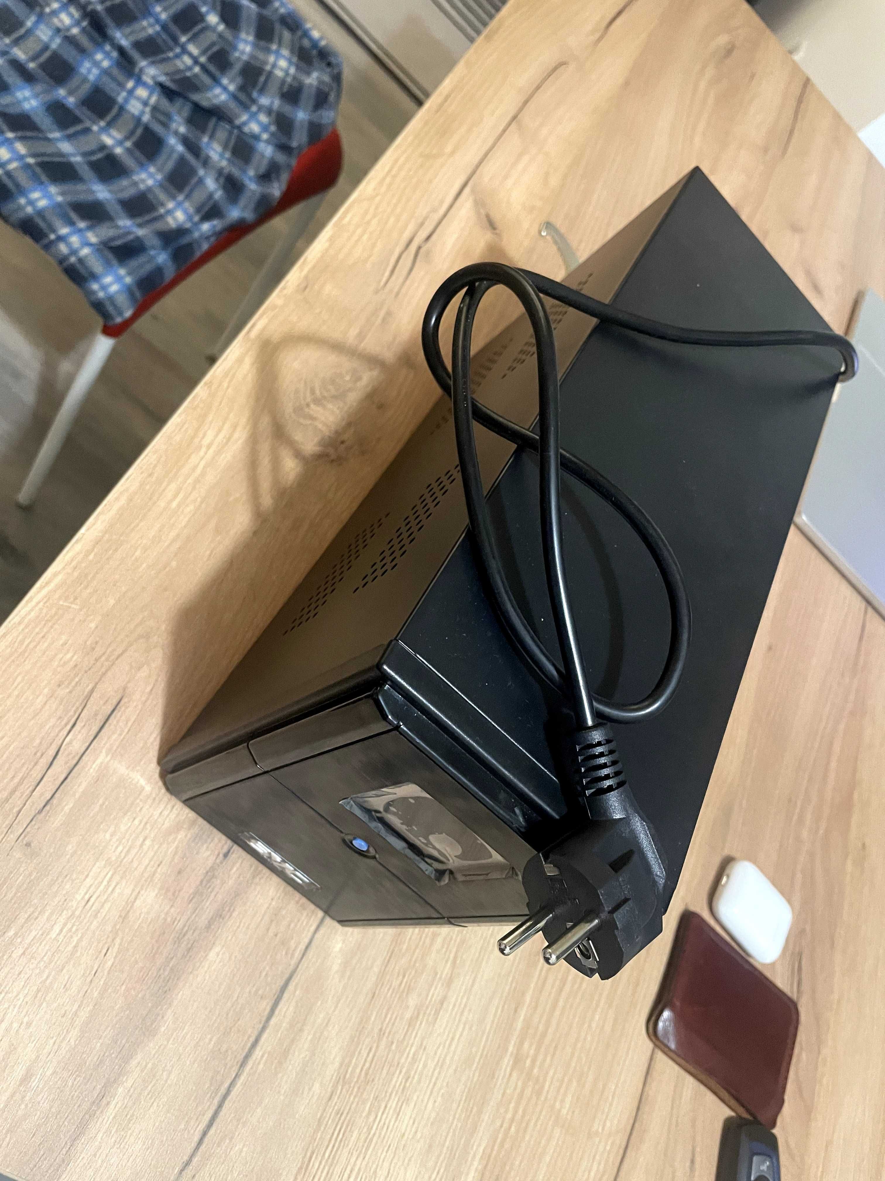 UPS SVC 1200VA практически новый
