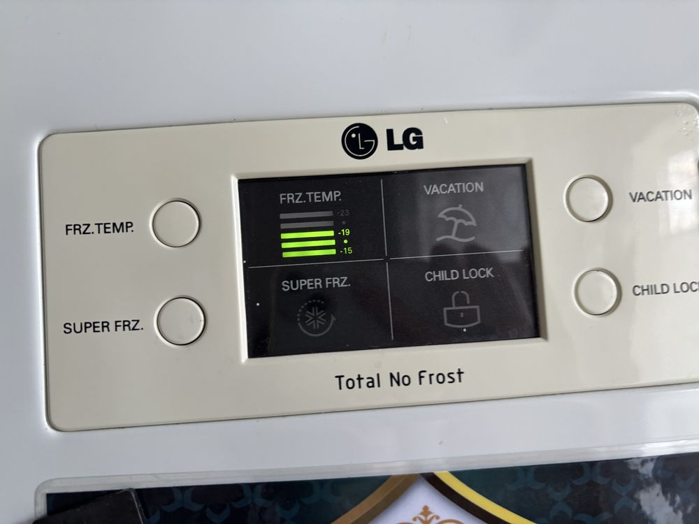 Холодильник LG в хорошем состоянии