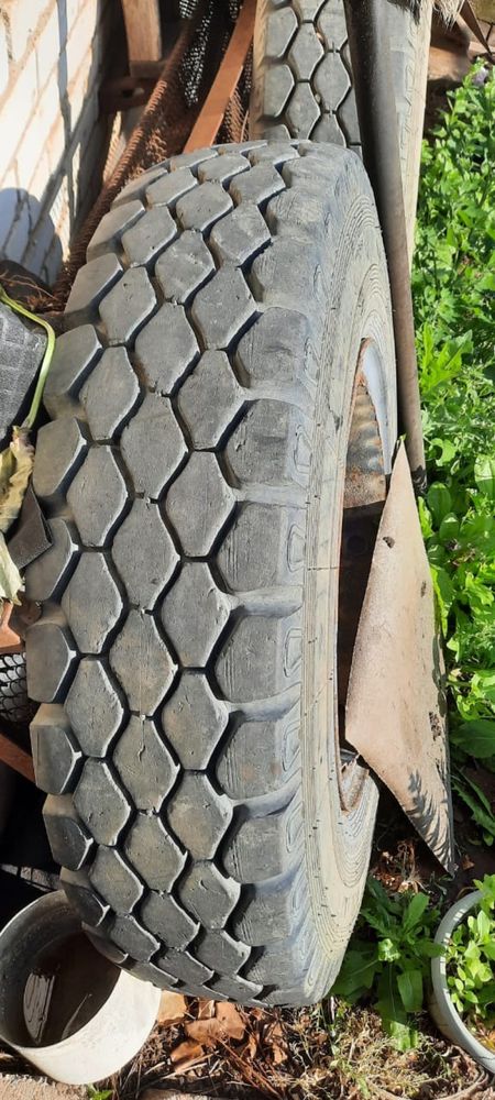 Продам шины на камаз