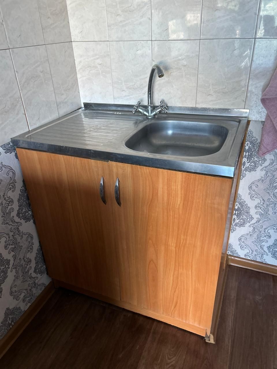Продам Кухонную мебель с газовой плитой