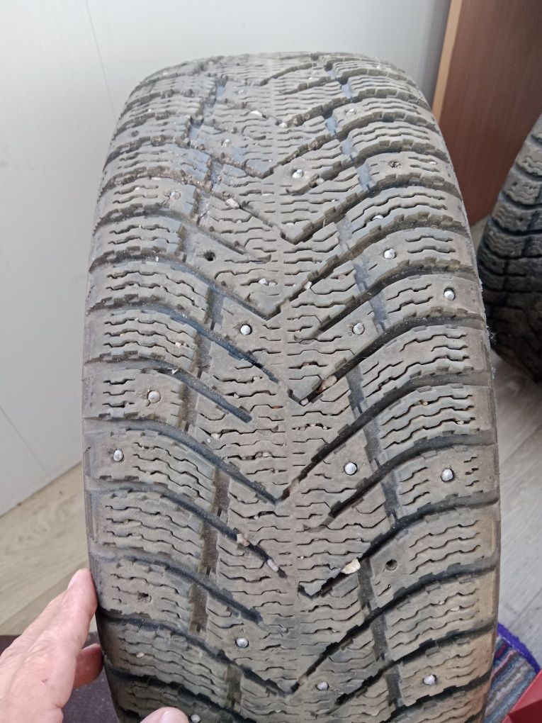 Продам авто шины 205/55/17 б/ у зимние недорого