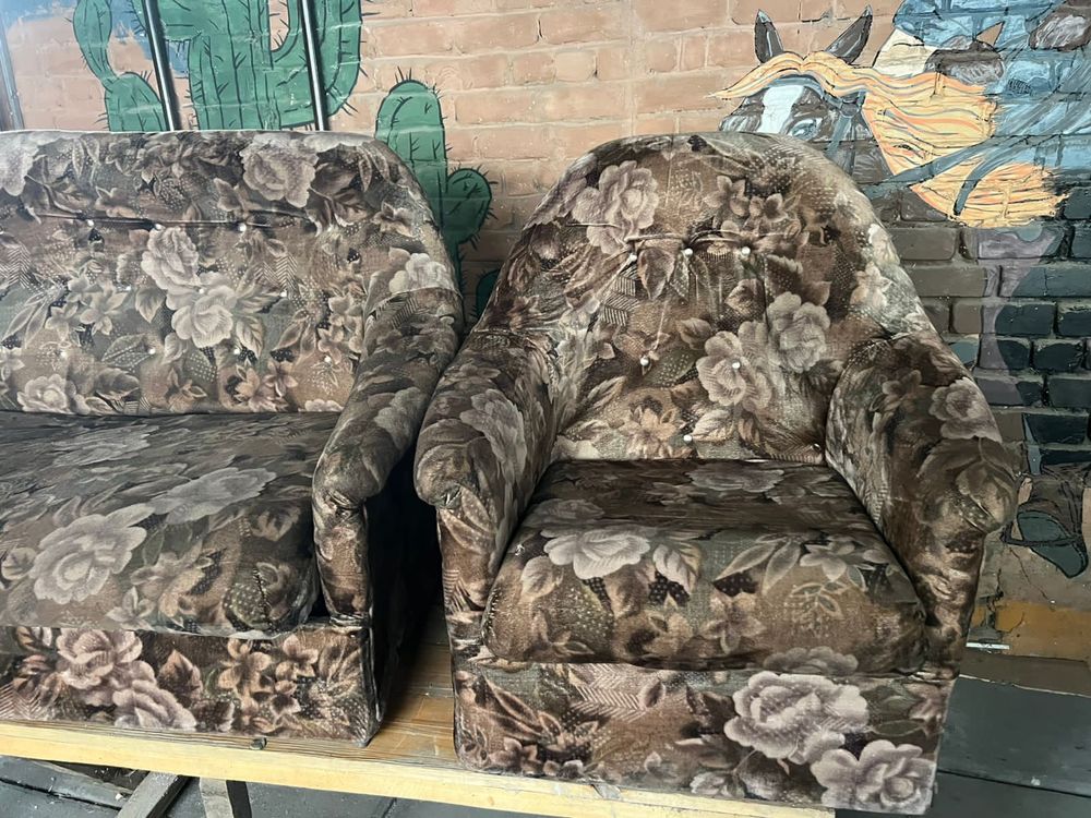 Продам диван с 2 креслами