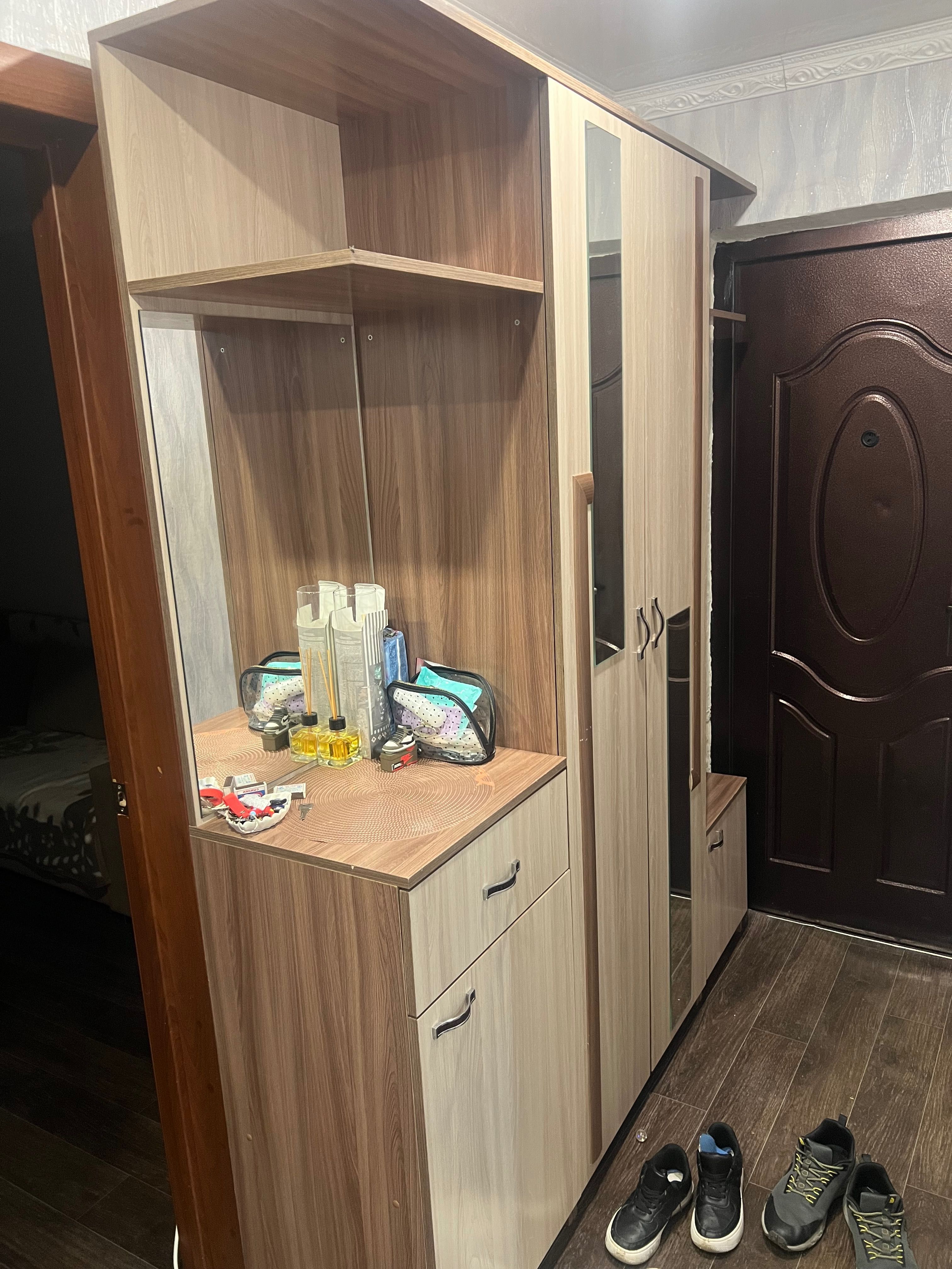 Продам прихожую и шкаф