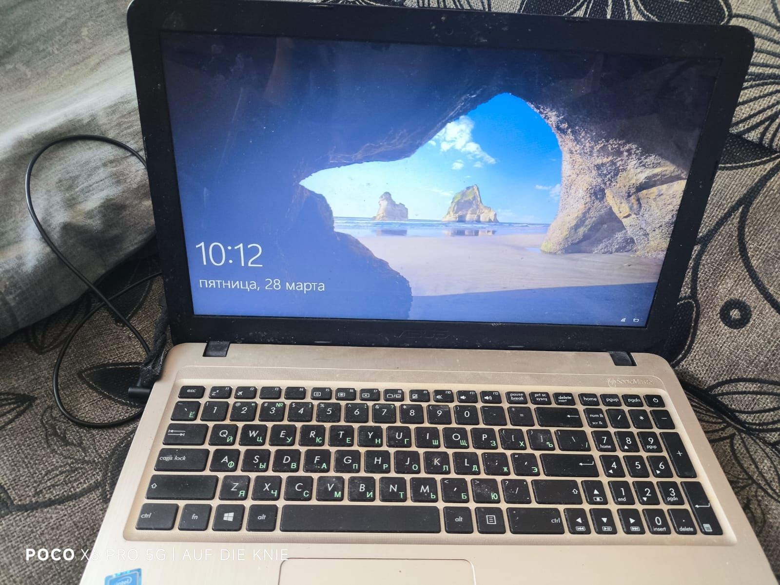 Ноутбук ASUS, в рабочем состоянии