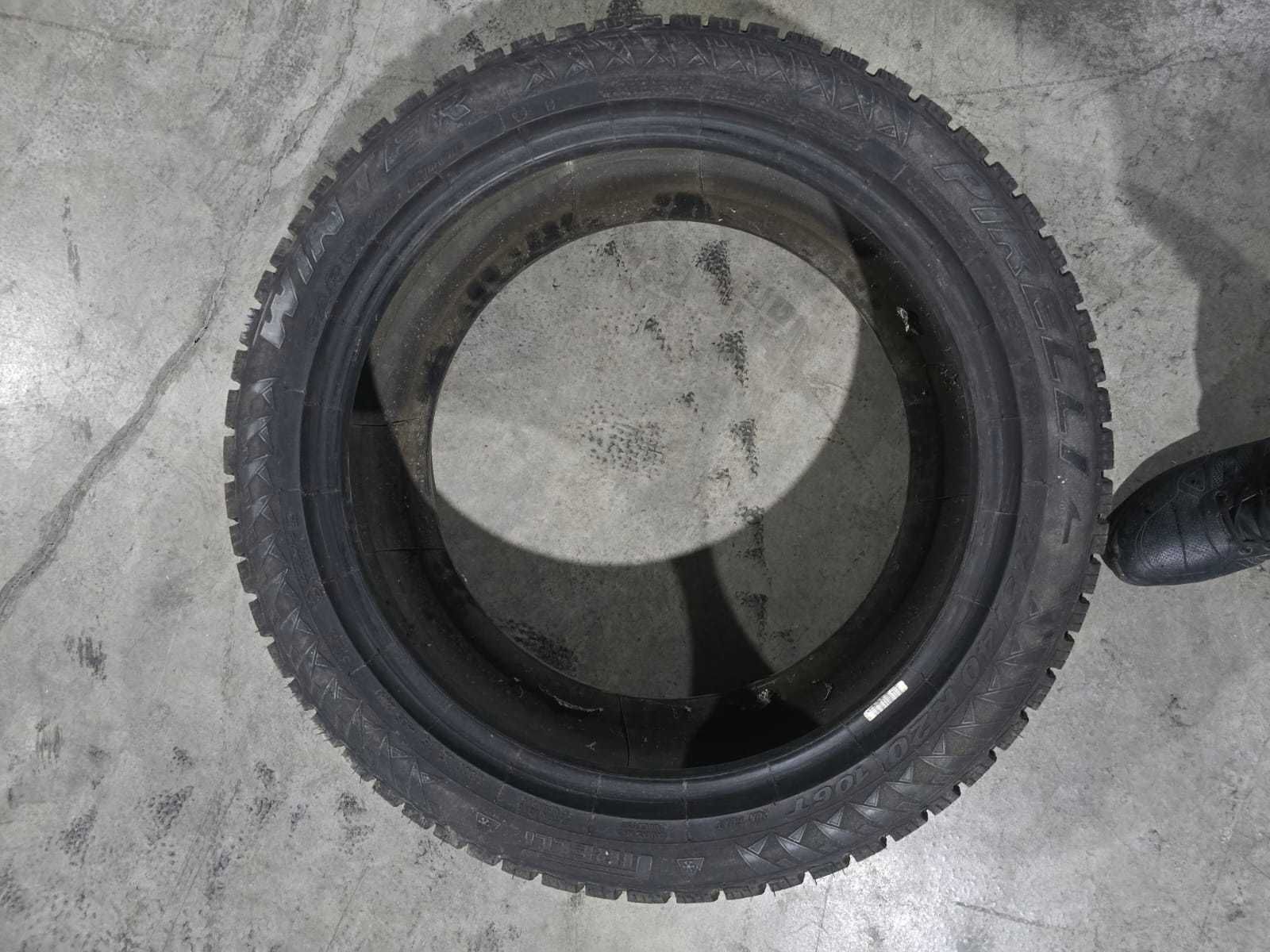 Продам зимние шины 2шт 275/40/20