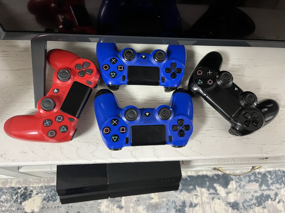 Продам       PS4