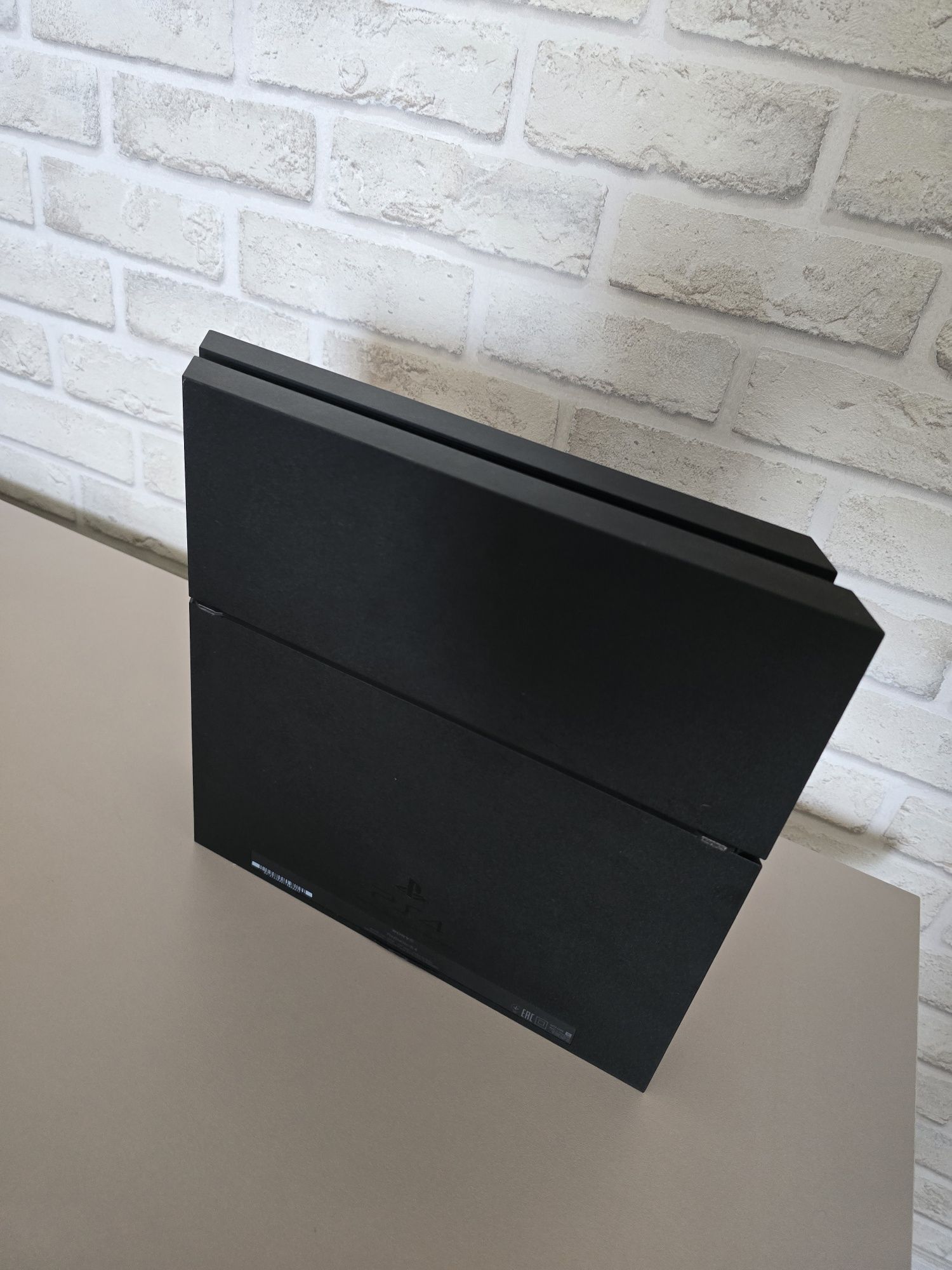 Продам sony playstation 4