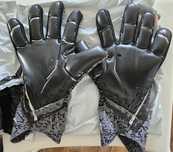 Продам вратарские перчатки MyGloves черный 8
