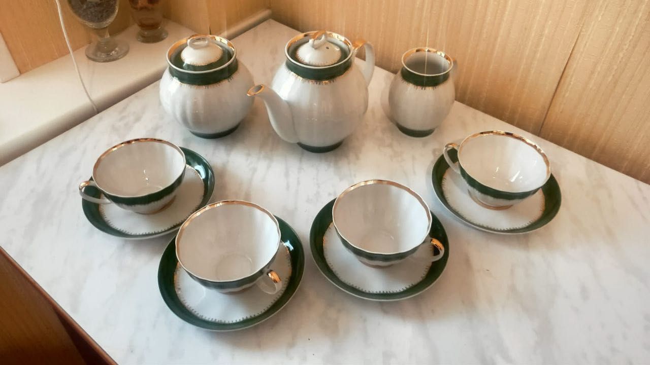 Красивый чайный набор!  Тонкий фарфор!  Новый.
