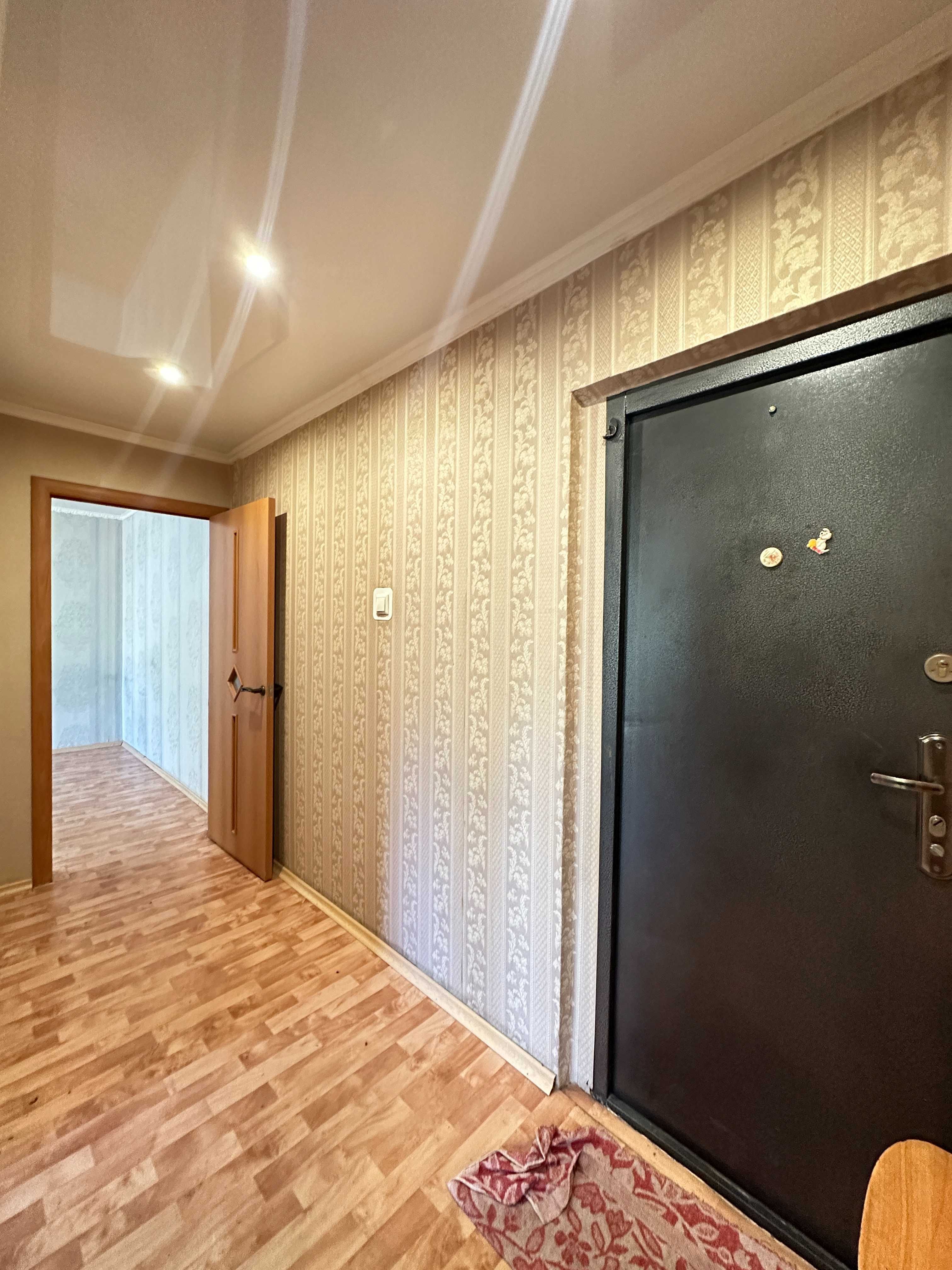 Трёхкомнатная. Темиртау, Абая 90. С мебелью. Можно в ипотеку.