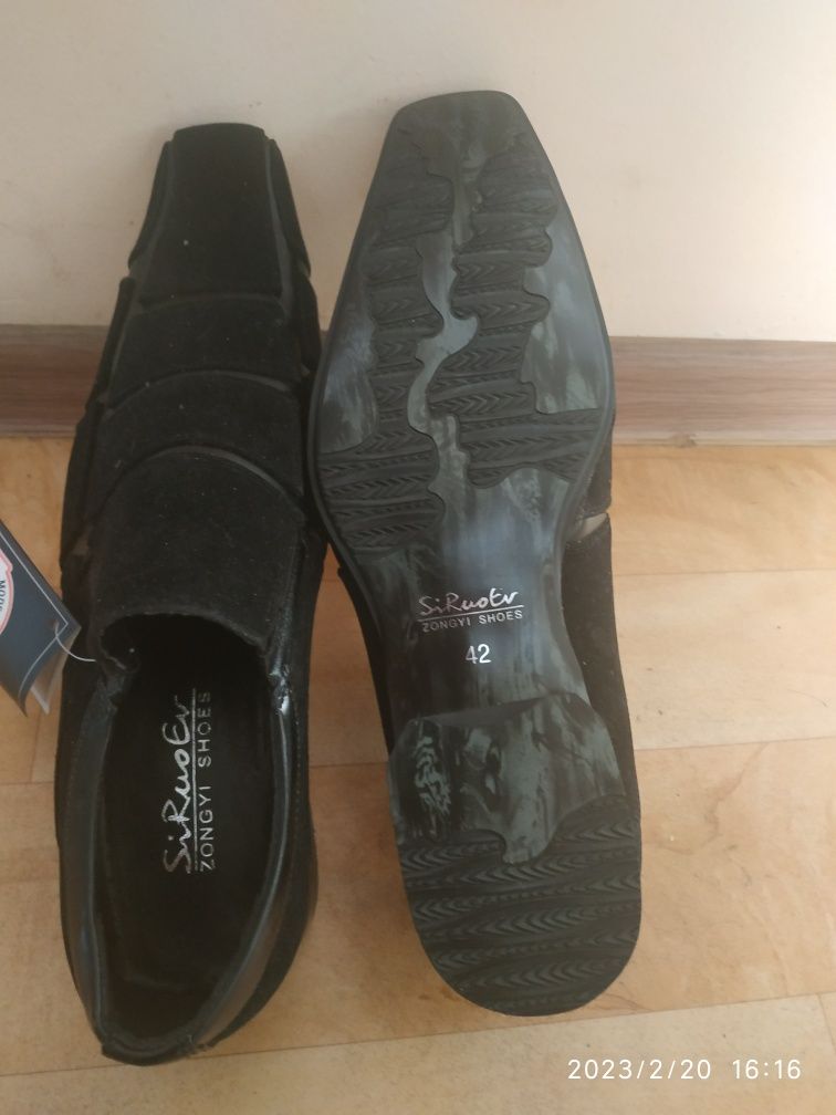 Продам мужские модельные туфли