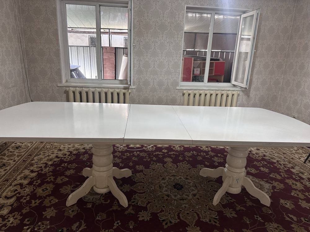 Стол в гостиную белого цвета