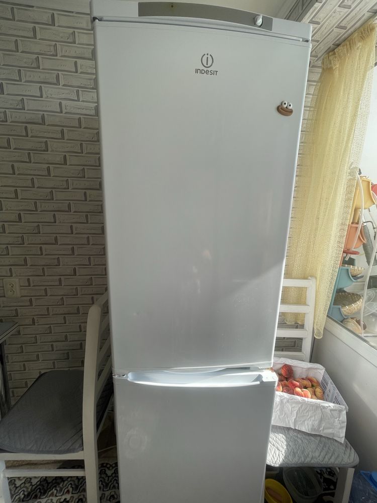 Продам холодильник