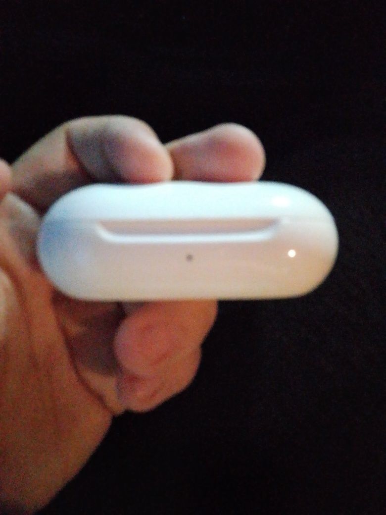 Продам оригинальный кейс от Samsung galaxy buds+[SM-R175]

Без наушник
