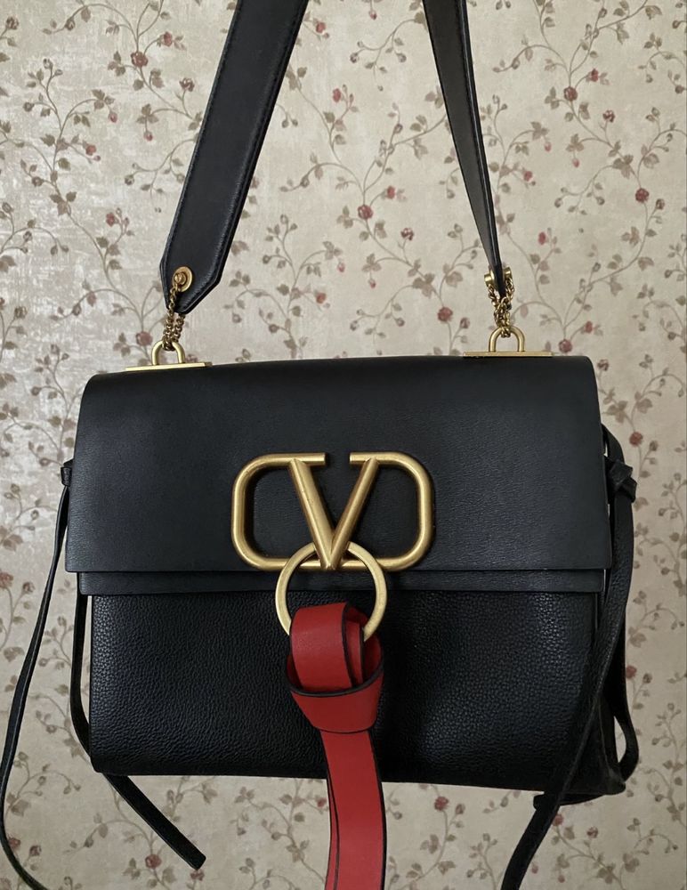 Продам сумку из натуральной кожи под Valentino