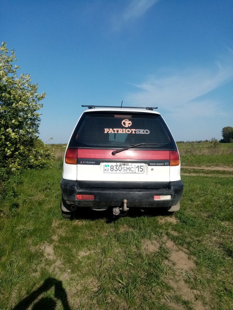 Продам  митсубиси спейс рунер