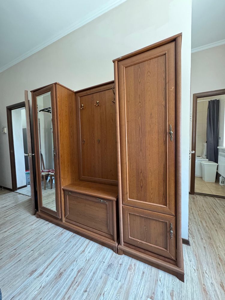 Продам шкаф для прихожей