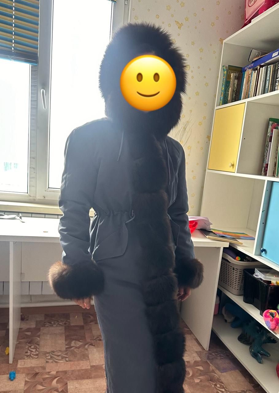 Продам парку б/у в хорошем состоянии, натуральный мех, теплый.