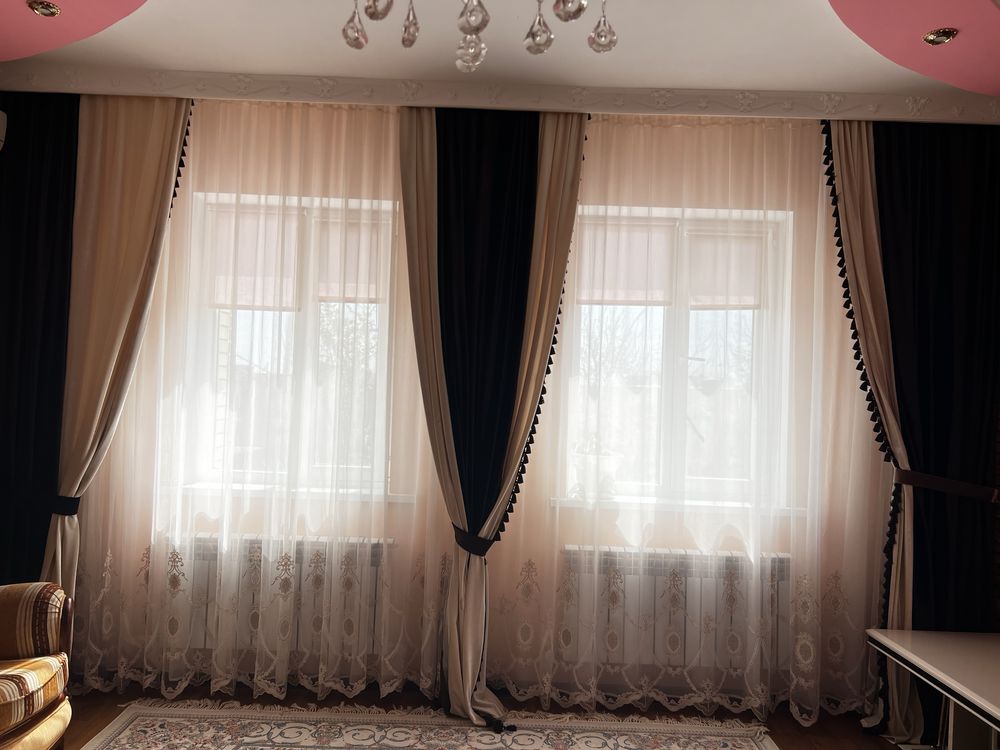 Спальный гарнитур, шкаф, шторы