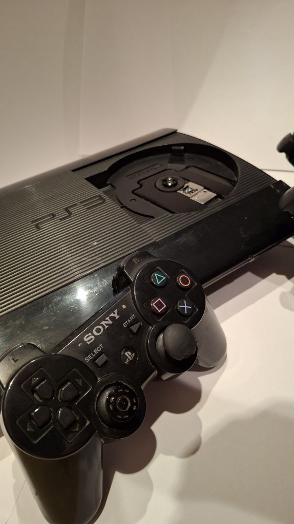 Sony Playstation Super Slim.