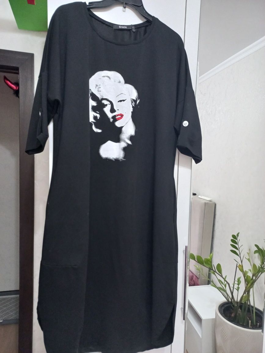 Продам женские платья