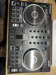 DJ контроллер Roland DJ-202