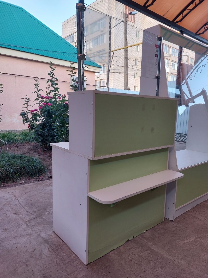 Продаётся ресепшн и витрины