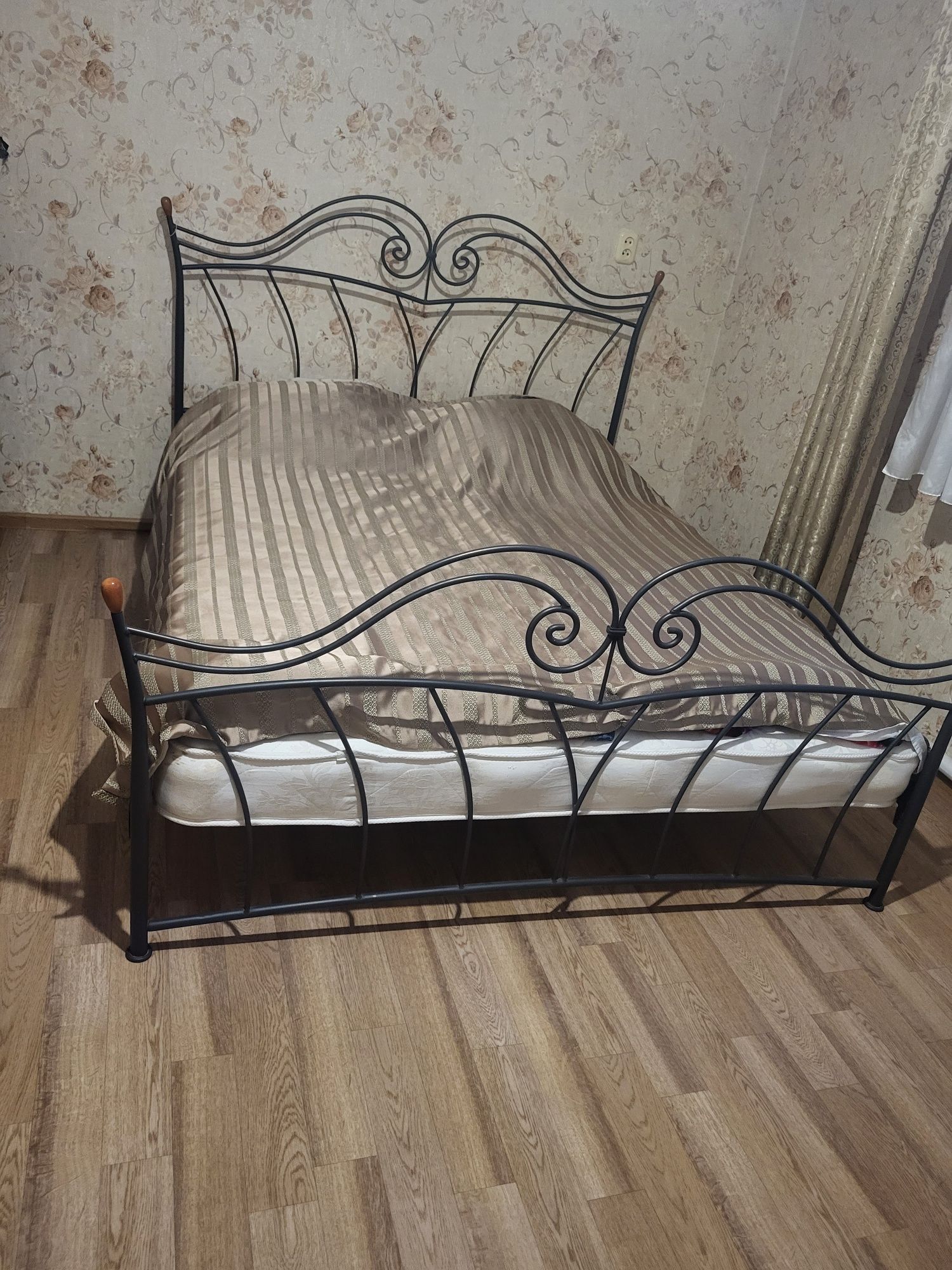 Кровать двухспальная