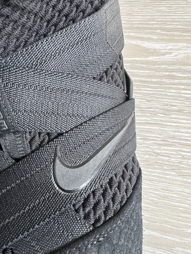 Баскетбольные кроссовки Nike LeBron Soldier XII SFG