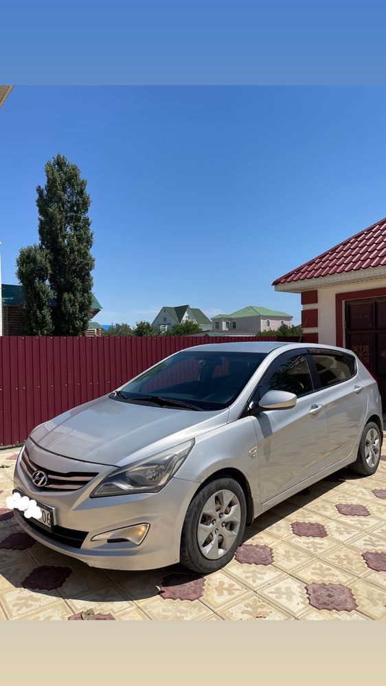 Hyundai accent машина