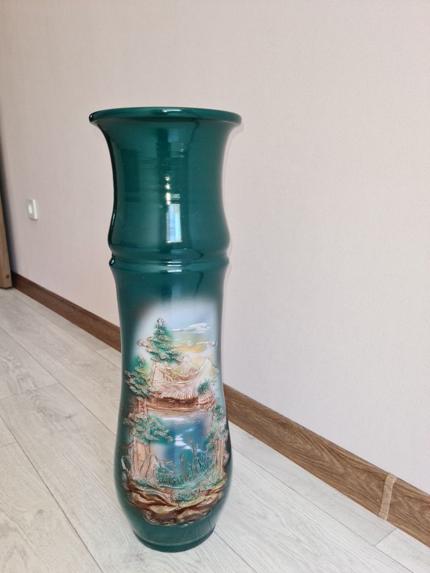 Продам напольную вазу