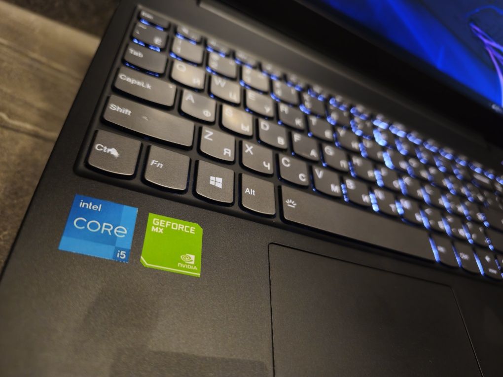 Свежий Ноутбук Lenovo (core i5-10th Gen/MX250/8ОЗУ/240SSD)