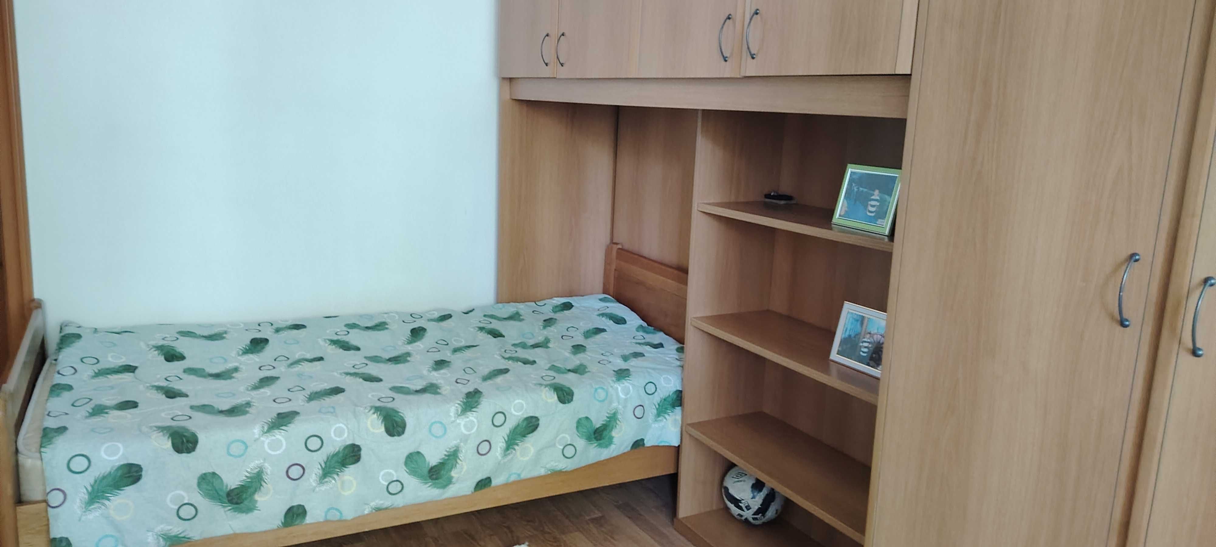 Шкаф+стол+кровать с матрасом