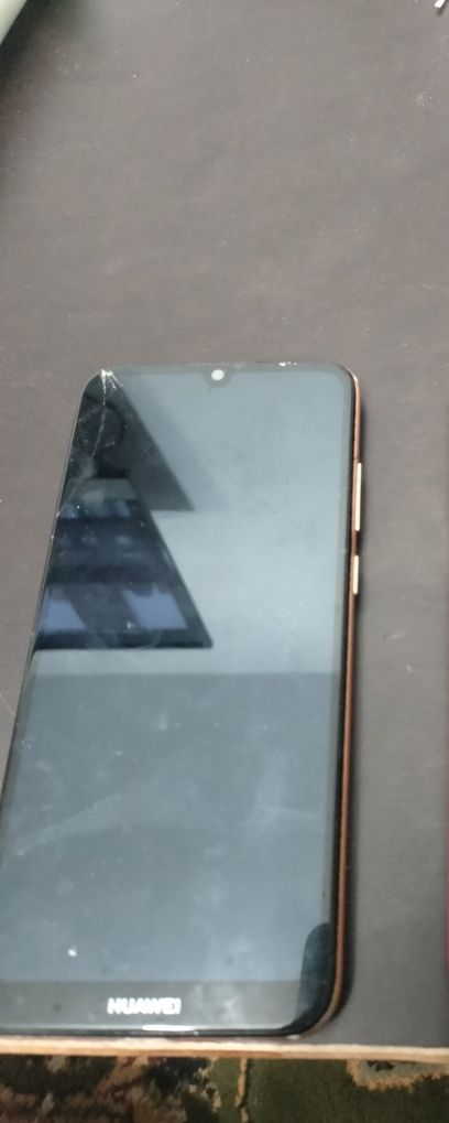 Продам смартфон Huawei Y6
