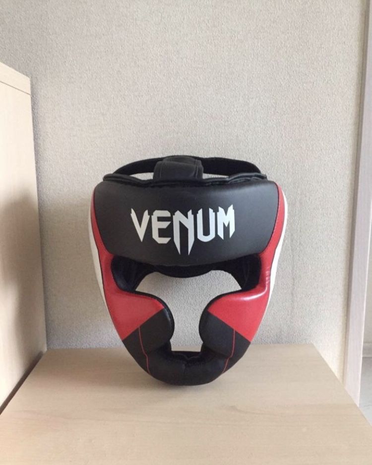 Боксерский шлем Venum