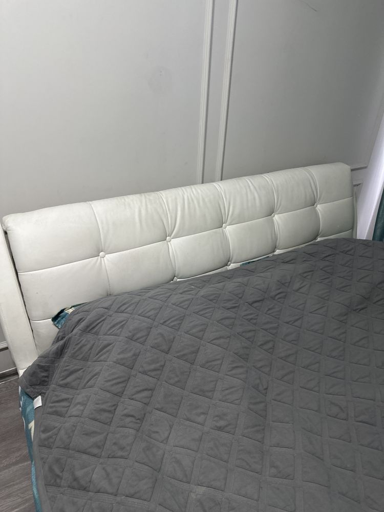 Продам 2х спаальную кровать