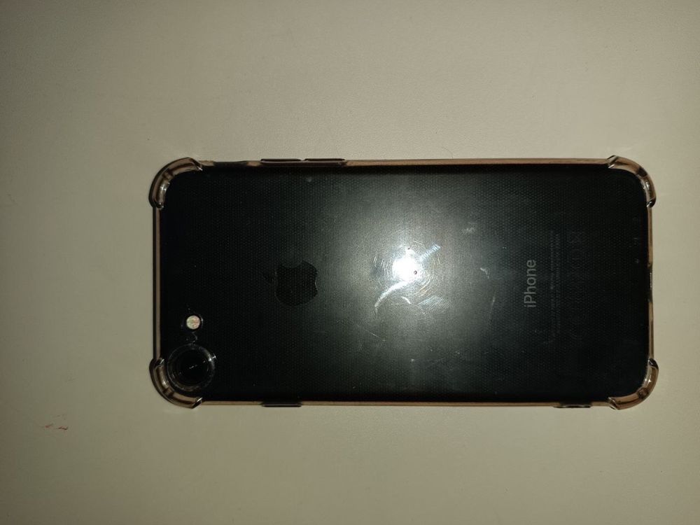 Продаю Apple iPhone 7 32GB Black в хорошим состояни