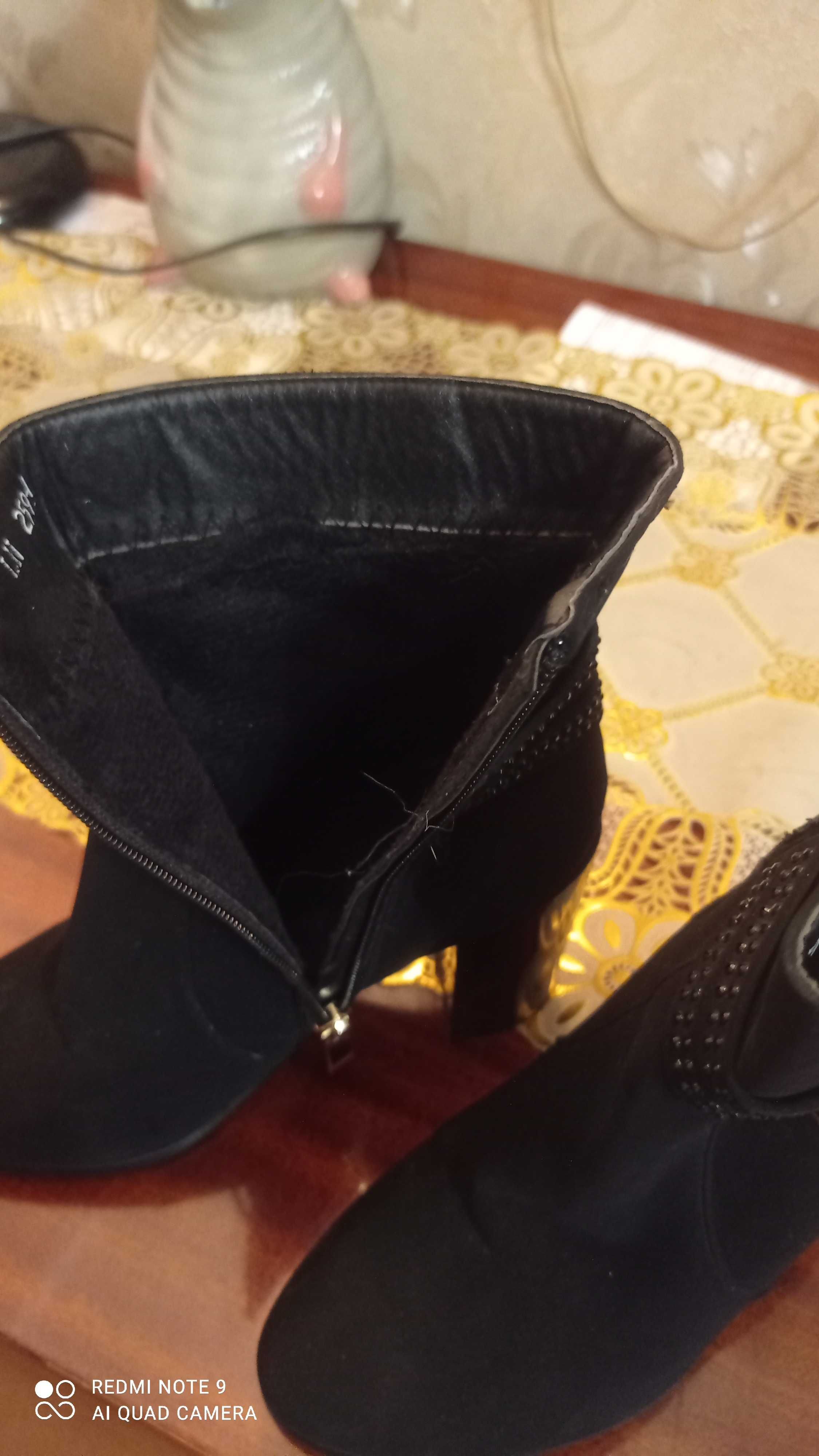 Продам ботинки на каблучке