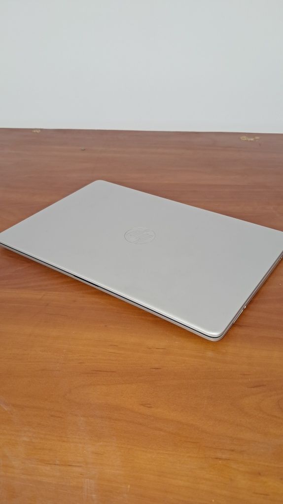 Экран 15.6" Full HD

8 ГБ ОЗУ

SSD