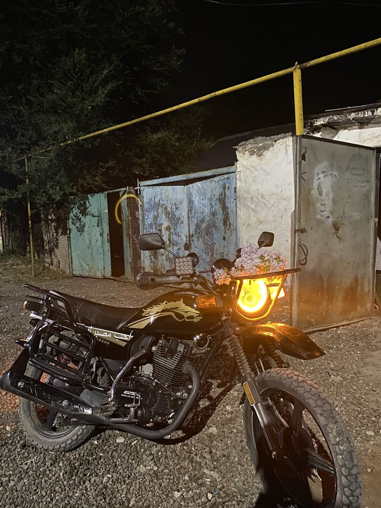 Продам срочно мотоцикл GSX SUZUKI 200
