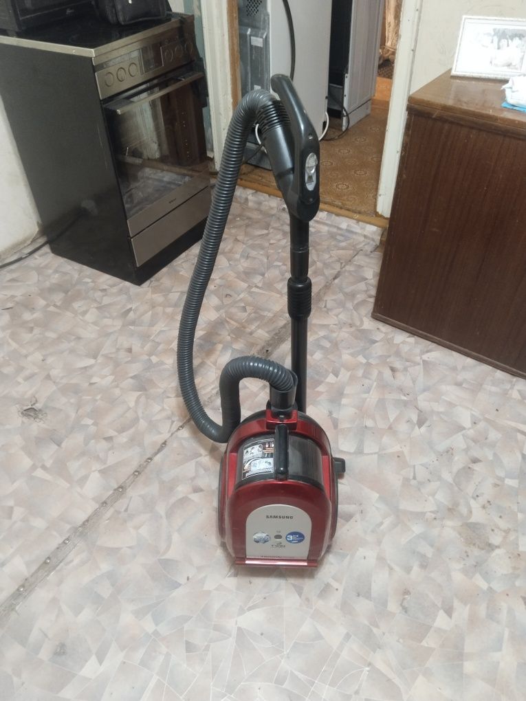Продам пылесос Samsung 1800w