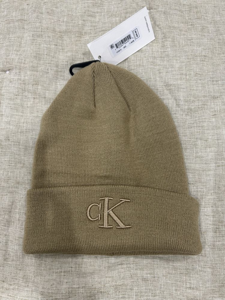 Продам новую шапку Calvin klein