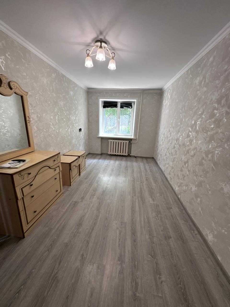 Продаётся 2-х комнатная квартира по адресу:  
Крылова, 45 ТОРГ