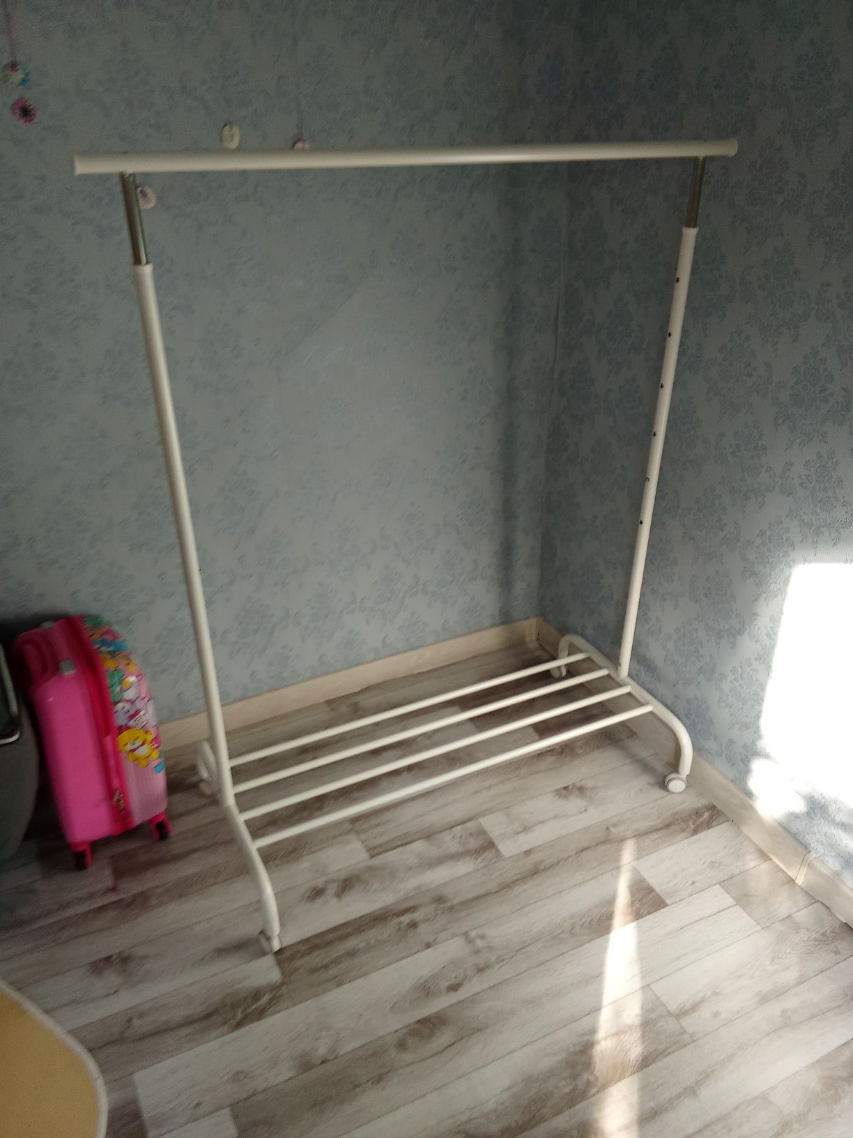 Продам напольную вешалку ИКЕА
