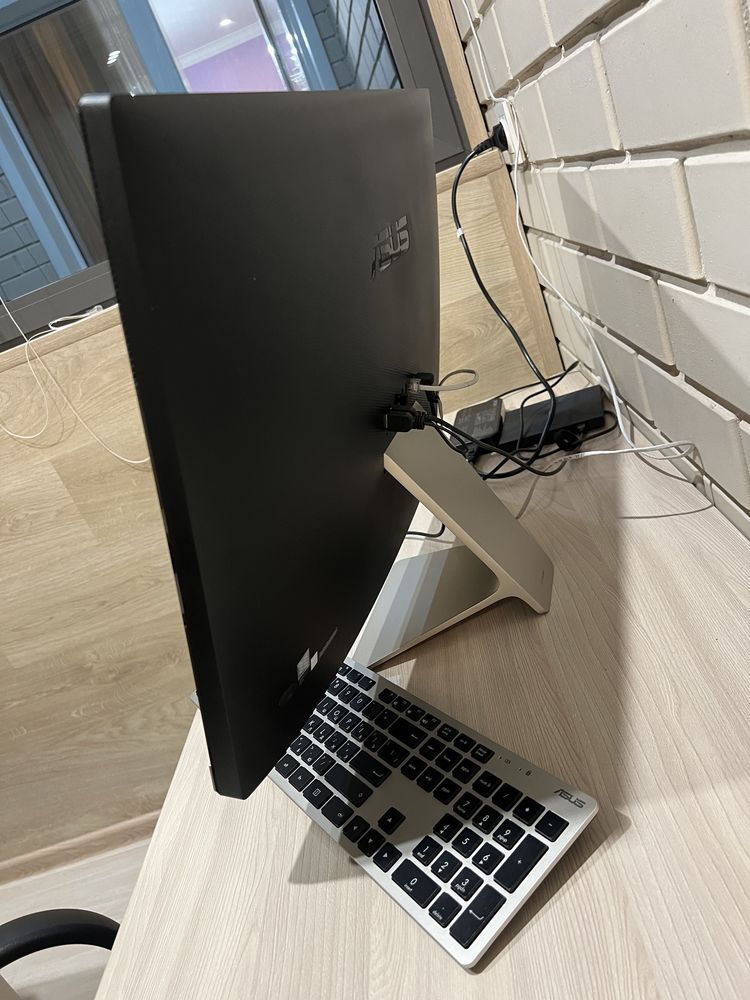 Моноблок Asus.