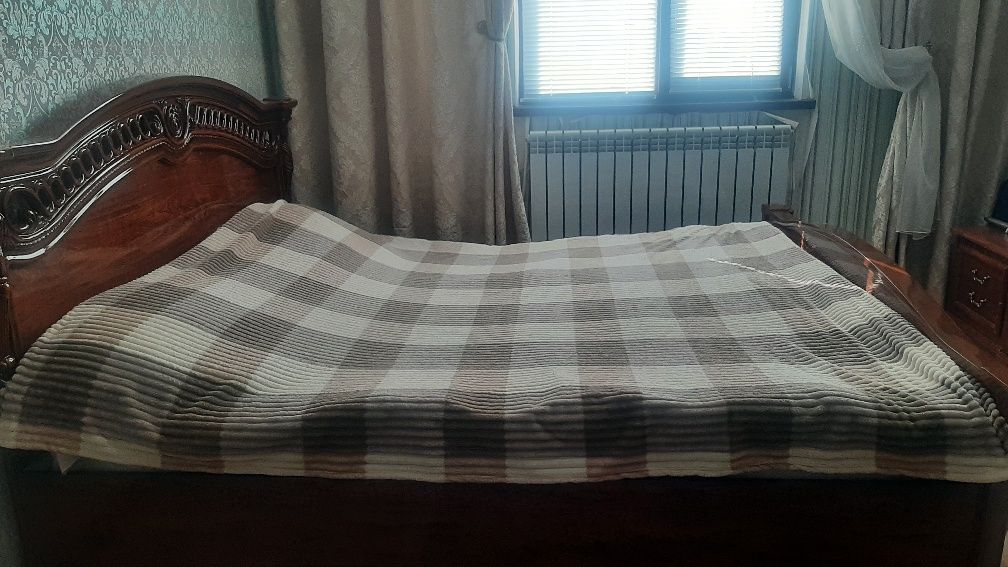 Продам срочно кровать двух спальный, в идеальном состоянии,