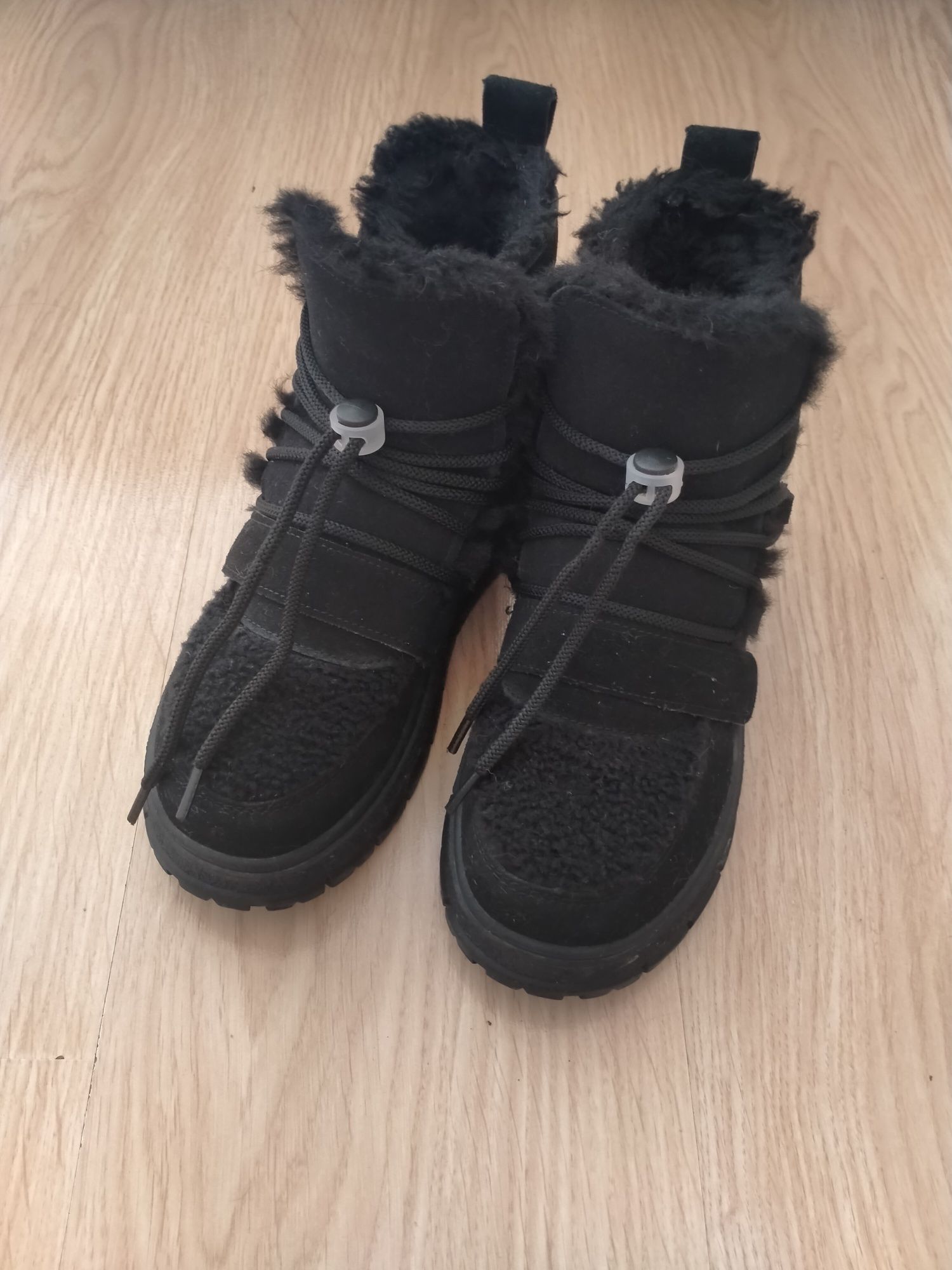 Продам зимние ботинки