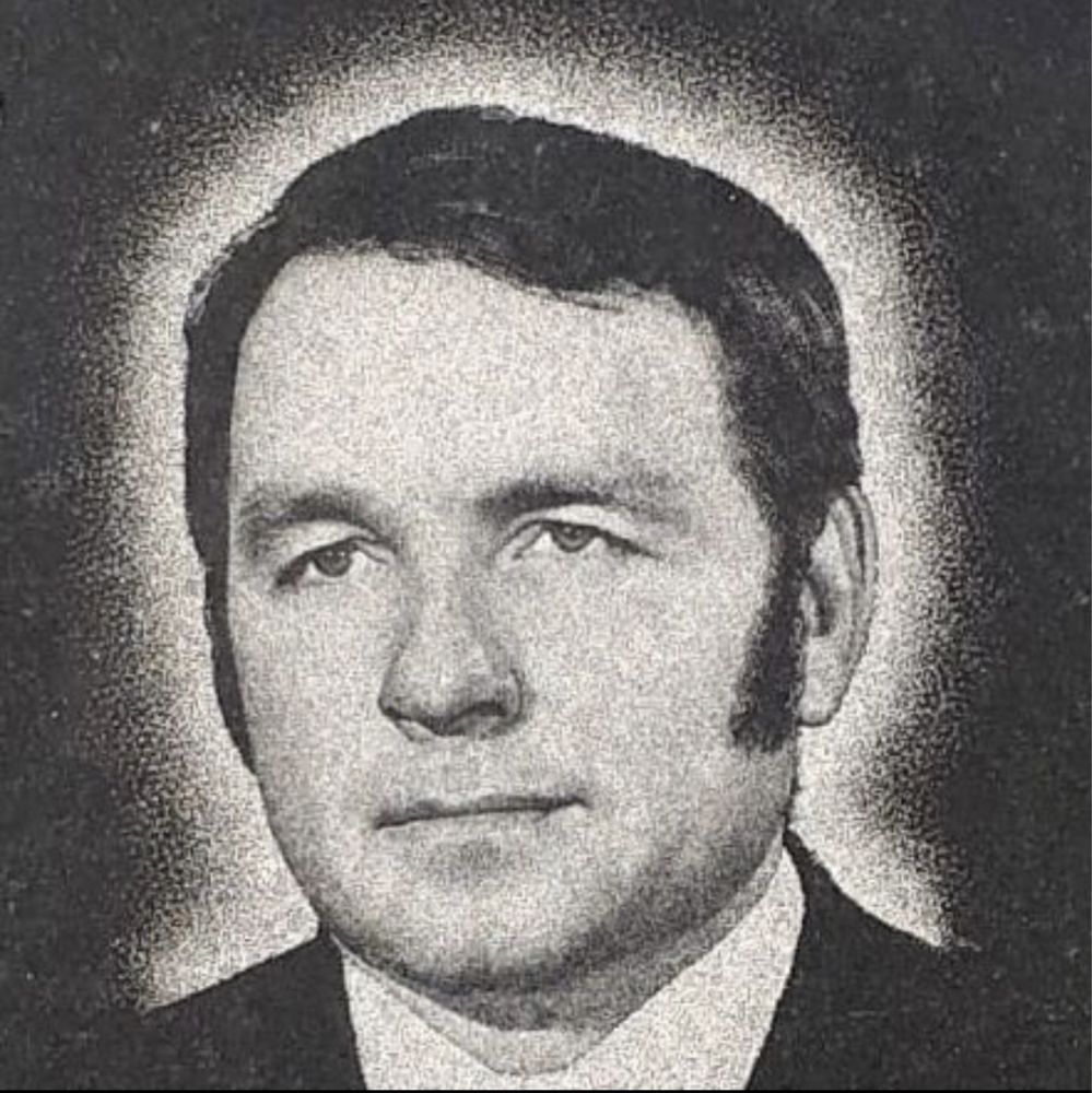 Памятники, портреты, надписи